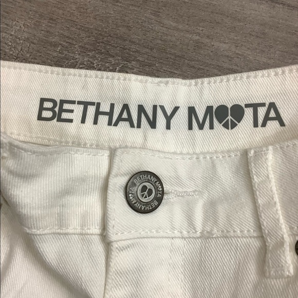 Women's Bethany Mota 2 XS Shorts White Jeans Denim Jean Cut Offs Rippec Torn New - Picture 9 of 9